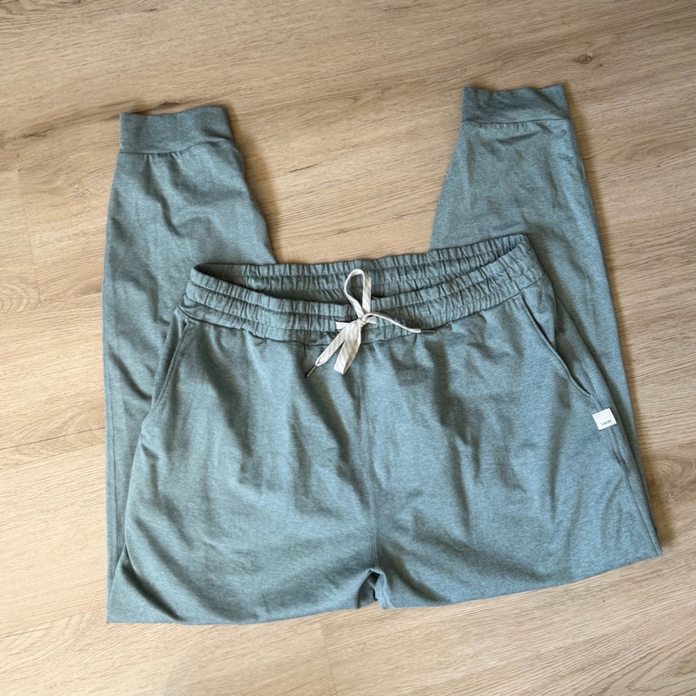 Vuori performance joggers